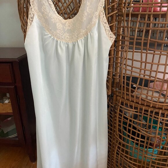 Vintage LADY LYNNE Light Green Nylon Silk Slip Nightie Lace Trim Lingerie - S - Picture 1 of 4